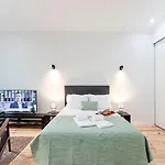 150 Rivoli By Lovelystay *